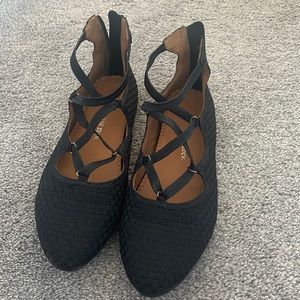 Bernie Mev black flats